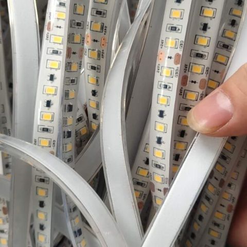 DC24V constant current flex led strip withÂ Solid extrusion silicone tubeÂ  waterproof Ip68Â  90 pcs2835 led /m